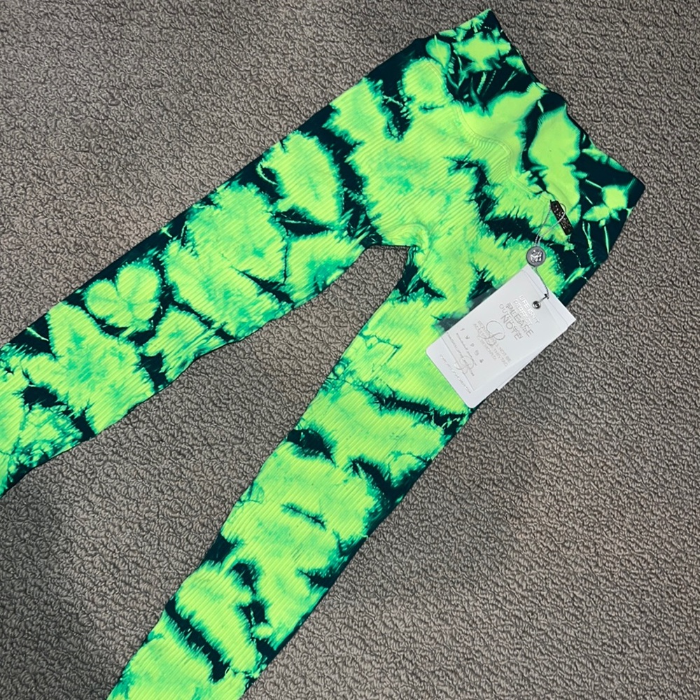 Tie dye green bombshell sportswear leggings. Size small